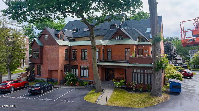 3rd image of 106 Spring Street #9