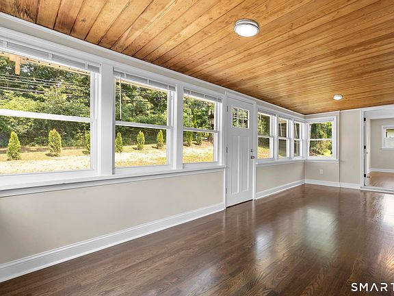 4th image of 57 Soundview Avenue