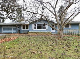 1231 Woodview Dr, Libertyville, IL 60048