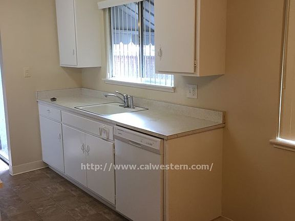 5th image of 2586 Benton St
