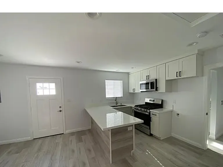 9131 Carl Ln — Photo 3