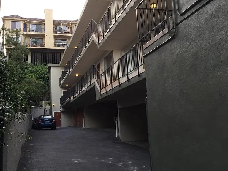 1941 Wilcox Ave #10 — Photo 15