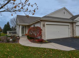 2804 Raintree Ln, Waukesha, WI 53189
