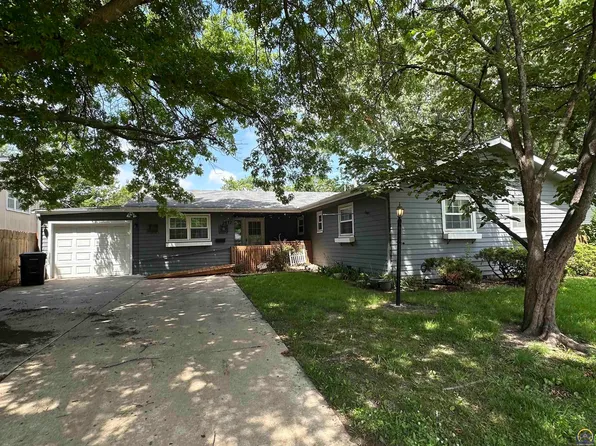 2837 SW McAlister Ave, Topeka, KS 66614
