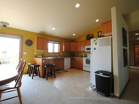 4th image of 715 17th Ave W
