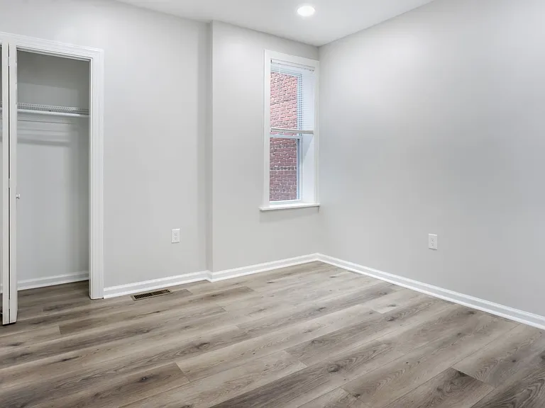 2332 N Monroe St — Photo 8