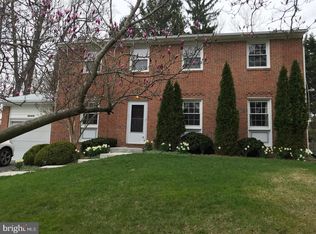 8809 Tuckerman Ln, Potomac, MD 20854