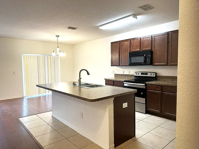 16832 Citrus Pkwy #1 — Photo 3