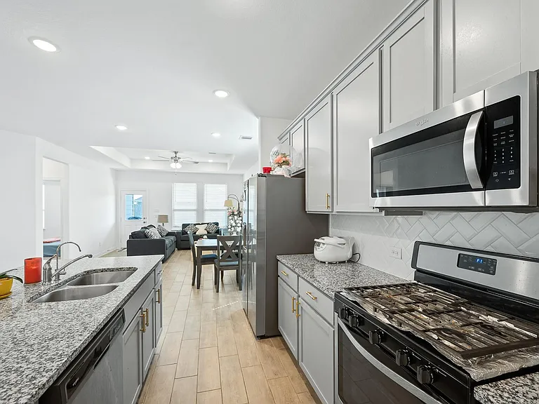 31243 Conover Dr — Photo 11