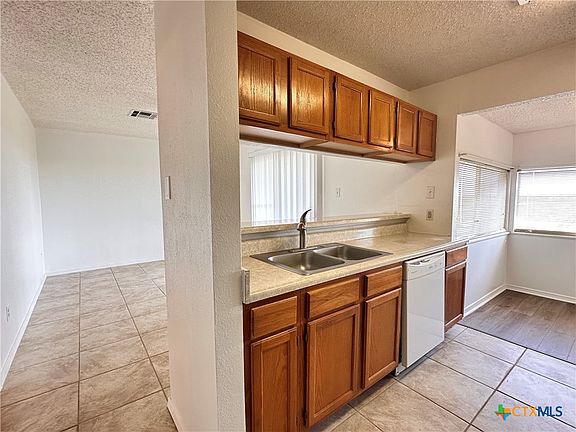 5th image of 156 Stockmen Ln
