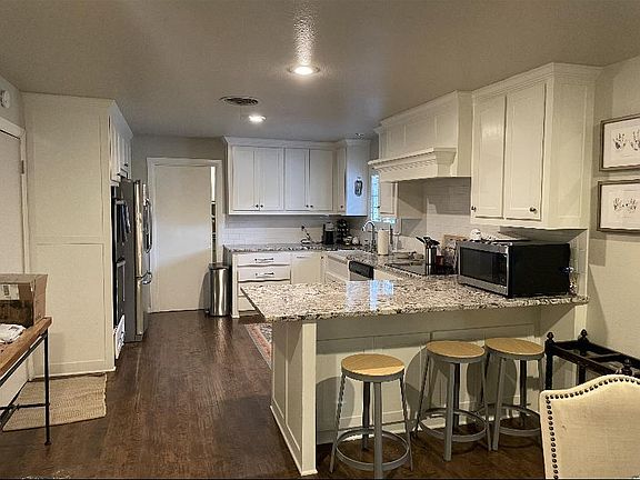 5th image of 4204 Selkirk Dr W