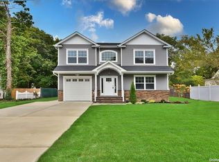 96 County Line Rd, Massapequa, NY 11758