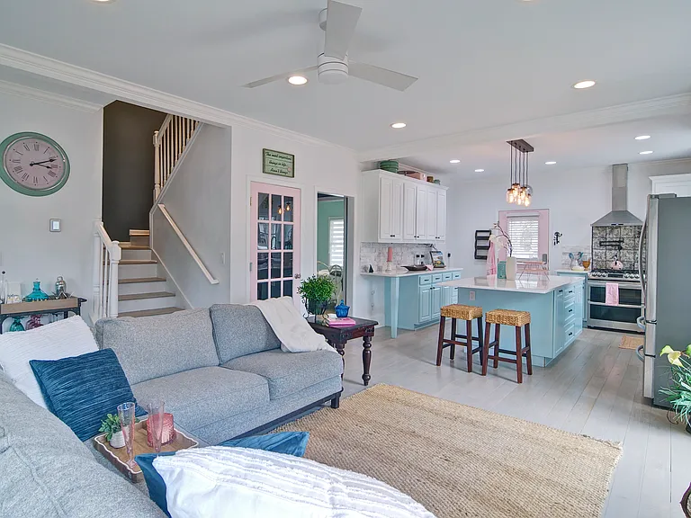 4060 Merritt Dr — Photo 13