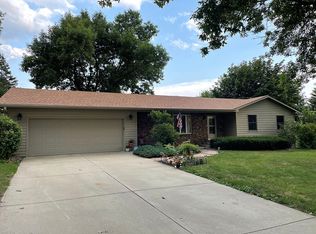 4420 S Hickory Hill Rd, Sioux Falls, SD 57103