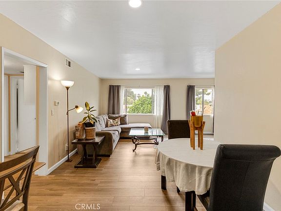 4th image of 20214 Cohasset St Unit 16