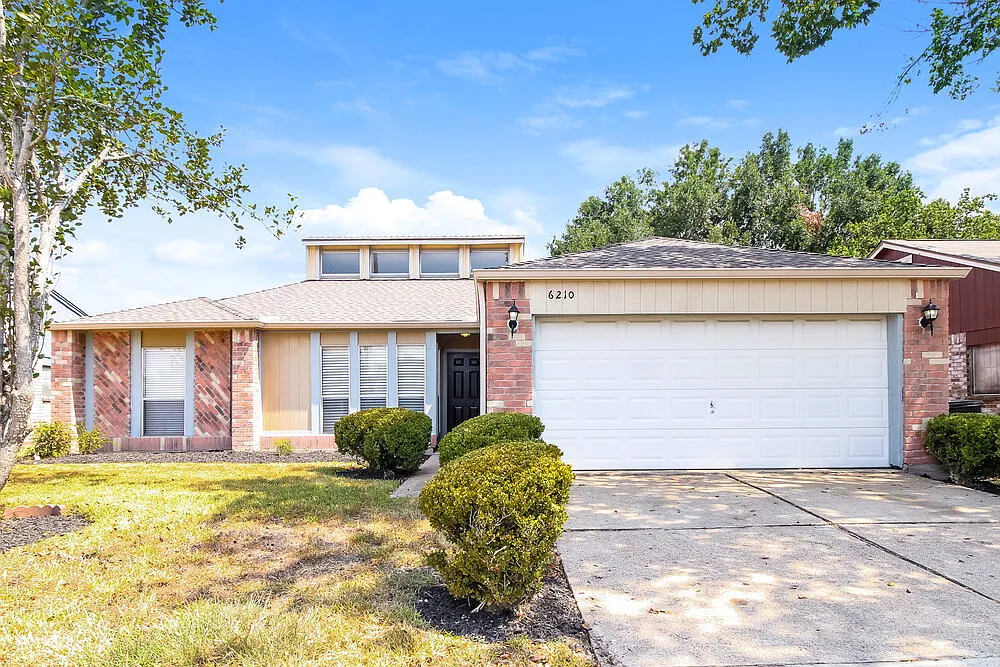 3 bed, 2.0 bath, 1412 sqft, $2,540 — Photo 1