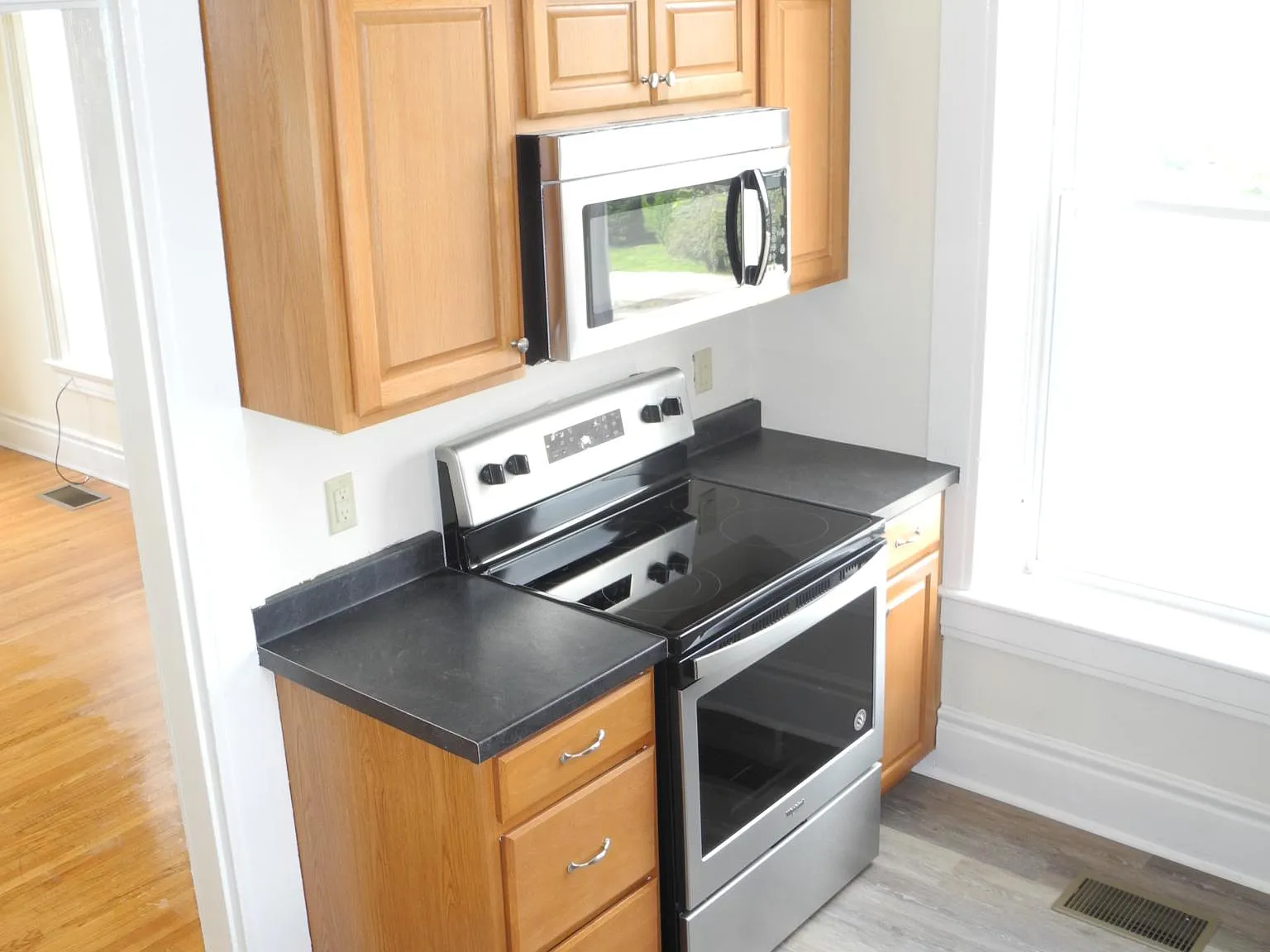 1 bed, 900 sqft, $1,095 — Photo 4