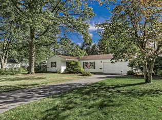 1691 Harwich Rd, Lyndhurst, OH 44124