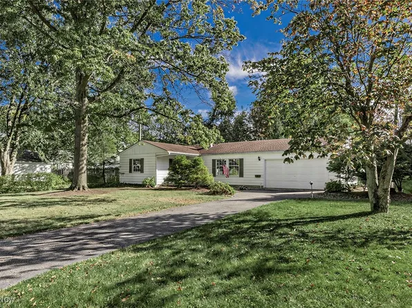 1691 Harwich Rd, Lyndhurst, OH 44124
