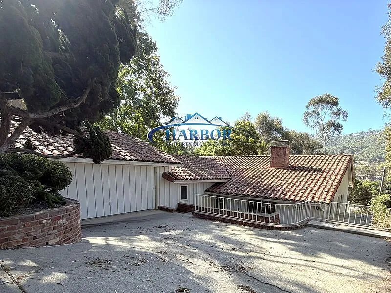 3 bed, 2.0 bath, 1800 sqft, $6,200 — Photo 2