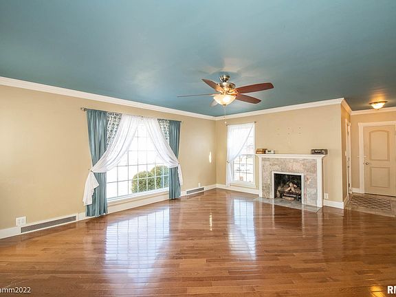 4th image of 404 W Maywood Ave