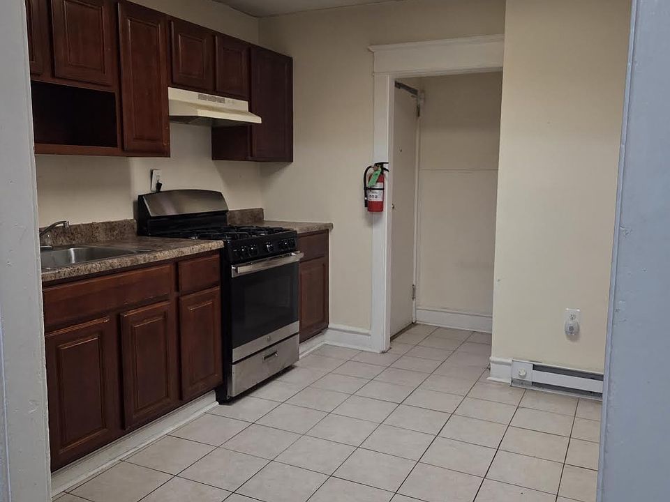 1st image of 4104 Maple Ave Floor 2
