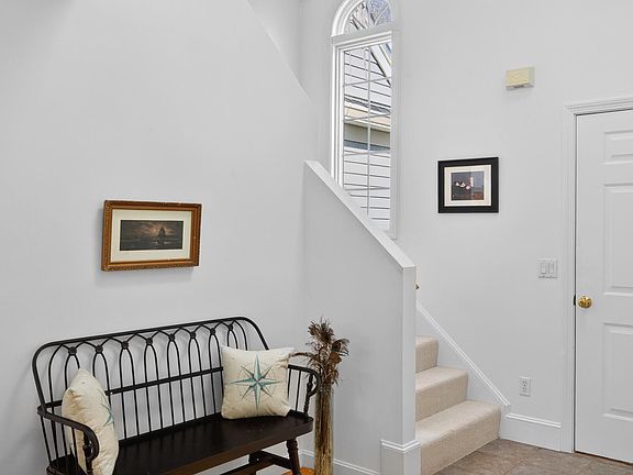 5th image of 16 Gold Leaf Lane