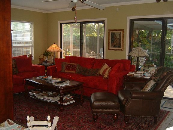 4th image of 67 Martinique Ave