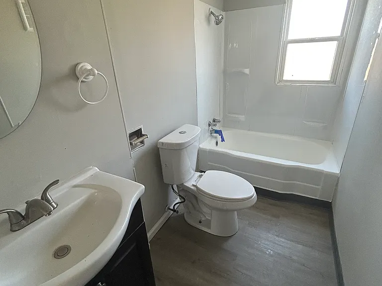 324 Ames Pl — Photo 4