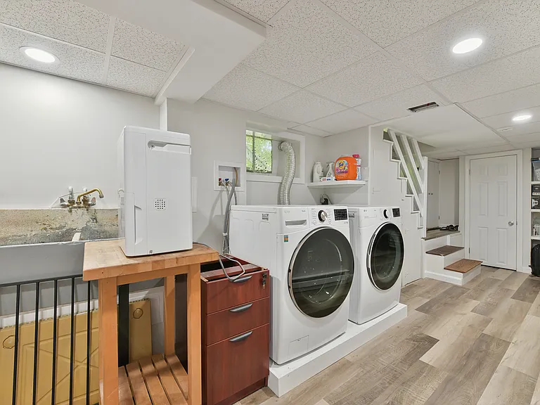 55 McCormack Ave — Photo 23