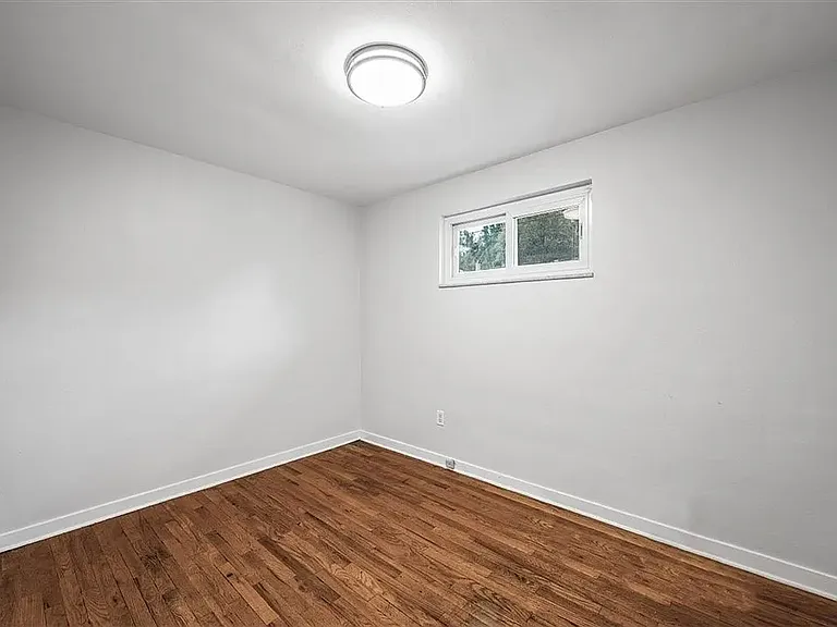 1423 Lakeside Dr — Photo 15