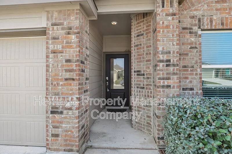 3 bed, 2.0 bath, 1910 sqft, $2,100 — Photo 3
