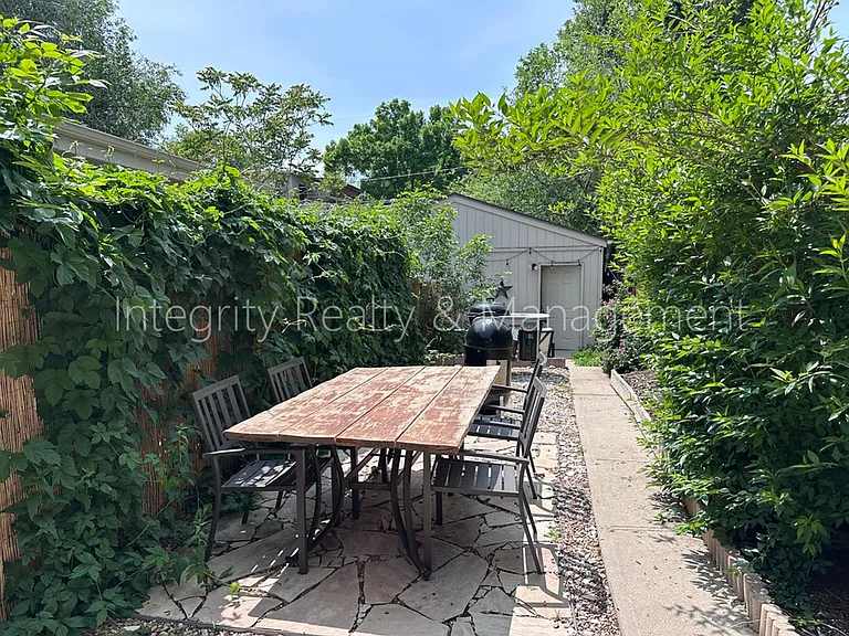 2047 Meade St — Photo 19