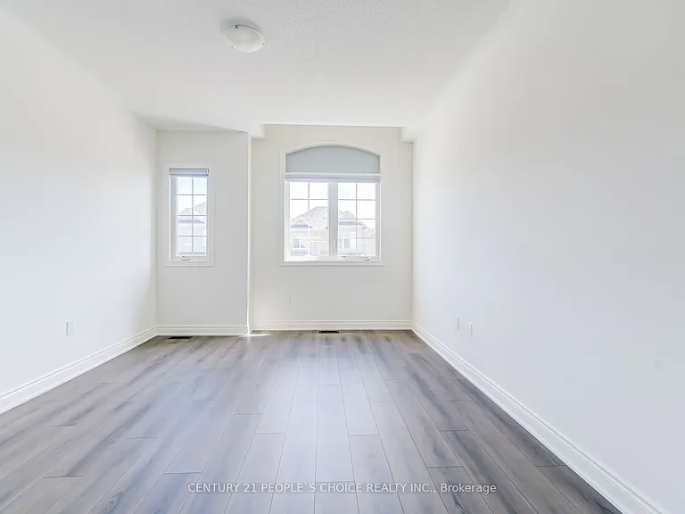 2237 Crystal Dr — Photo 29