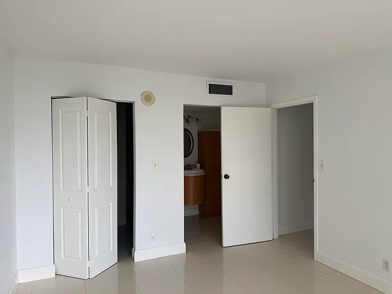 17021 N Bay Rd #9 — Photo 14
