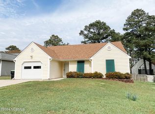 606 Barbour Rd, Morehead City, NC 28557