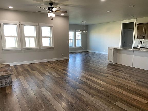 5th image of 615 Canyon Crest Dr W