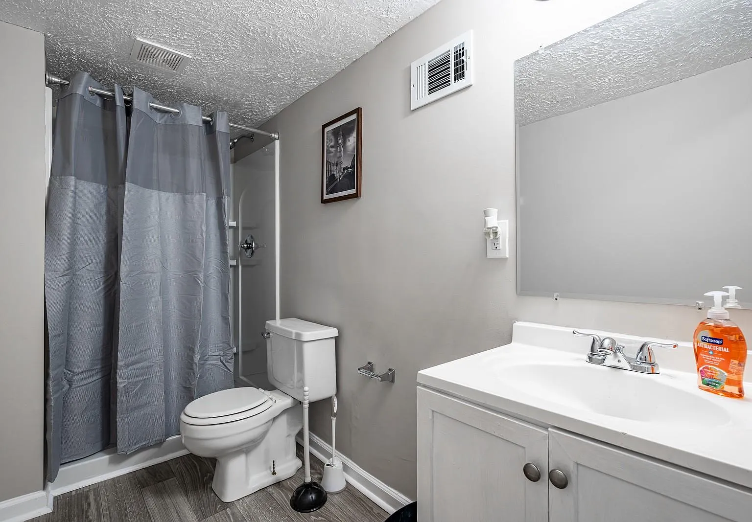 4 bed, 3.0 bath, 1884 sqft, $615 — Photo 3