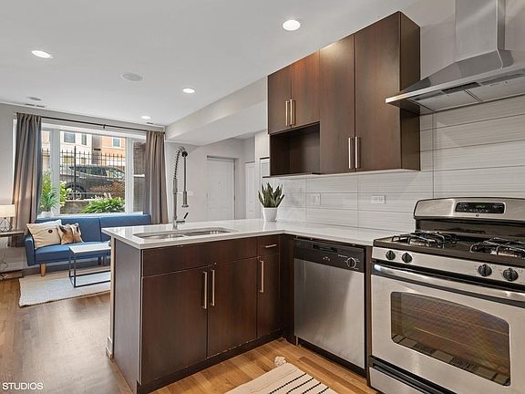 2nd image of 2423 W Augusta Blvd APT 1