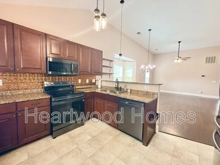 249 Blythe Creek Dr — Photo 13
