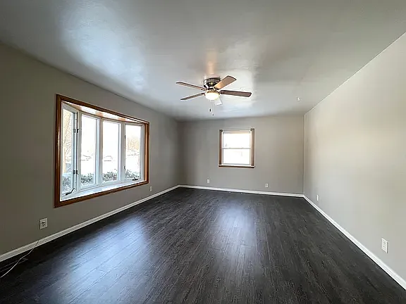 3 bed, 1008 sqft, $1,650 — Photo 2