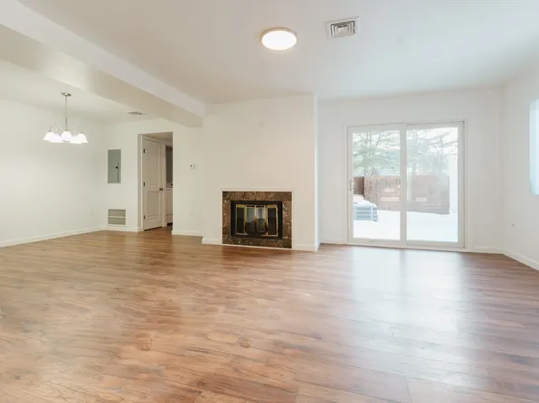 67 Greenbrook Dr Unit 67, Stoughton, MA 02072