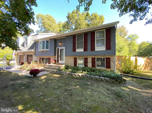 1700 Pin Oak Dr, Waldorf, MD 20601