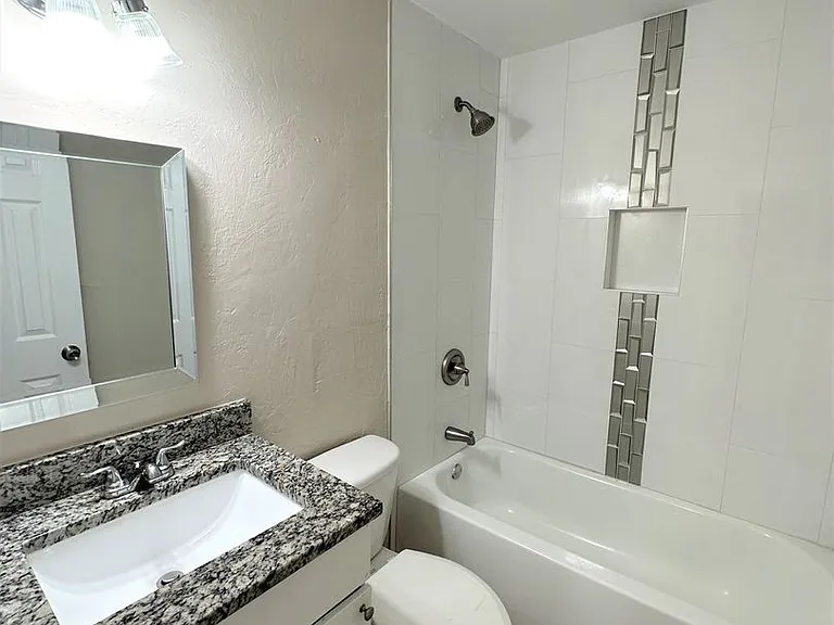 Avalon Apartments — Photo 23