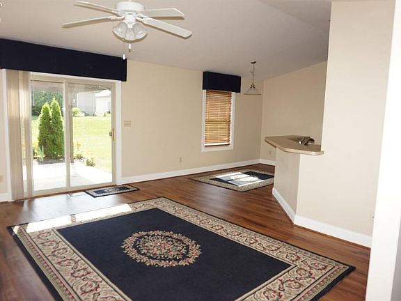 4th image of 1716 Lake Forest Dr