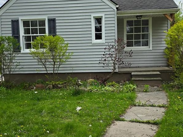 19700 Washtenaw St, Harper Woods, MI 48225