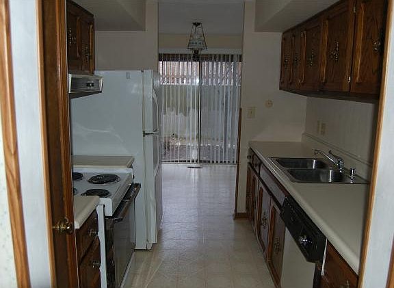 4th image of 5153 Fairway Dr #3