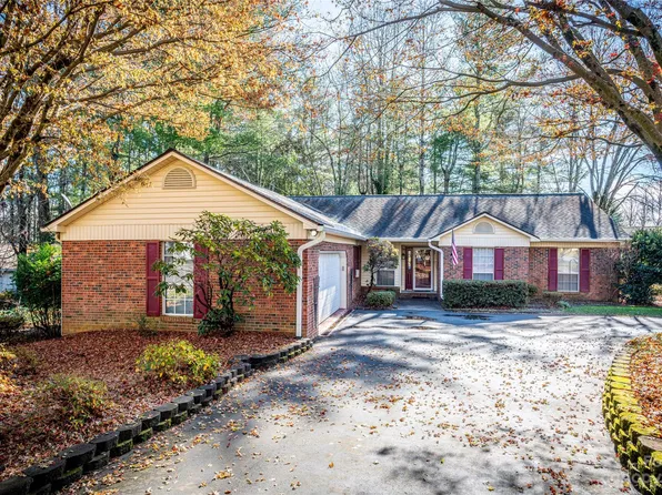 1 Pebble Beach Ct, Etowah, NC 28729
