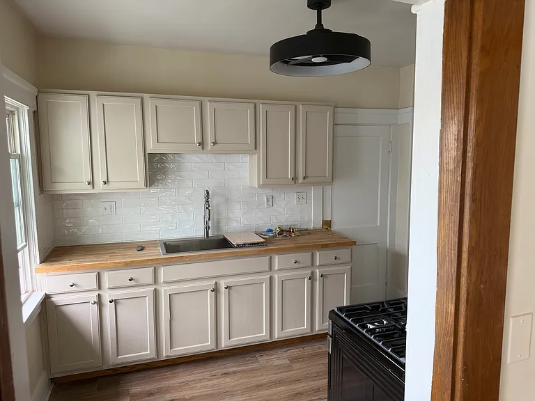 1427 Rosewood Ave #UP — Photo 2