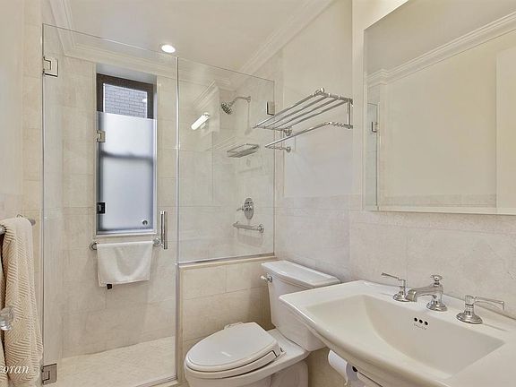 5th image of 30 Beekman Pl #4B